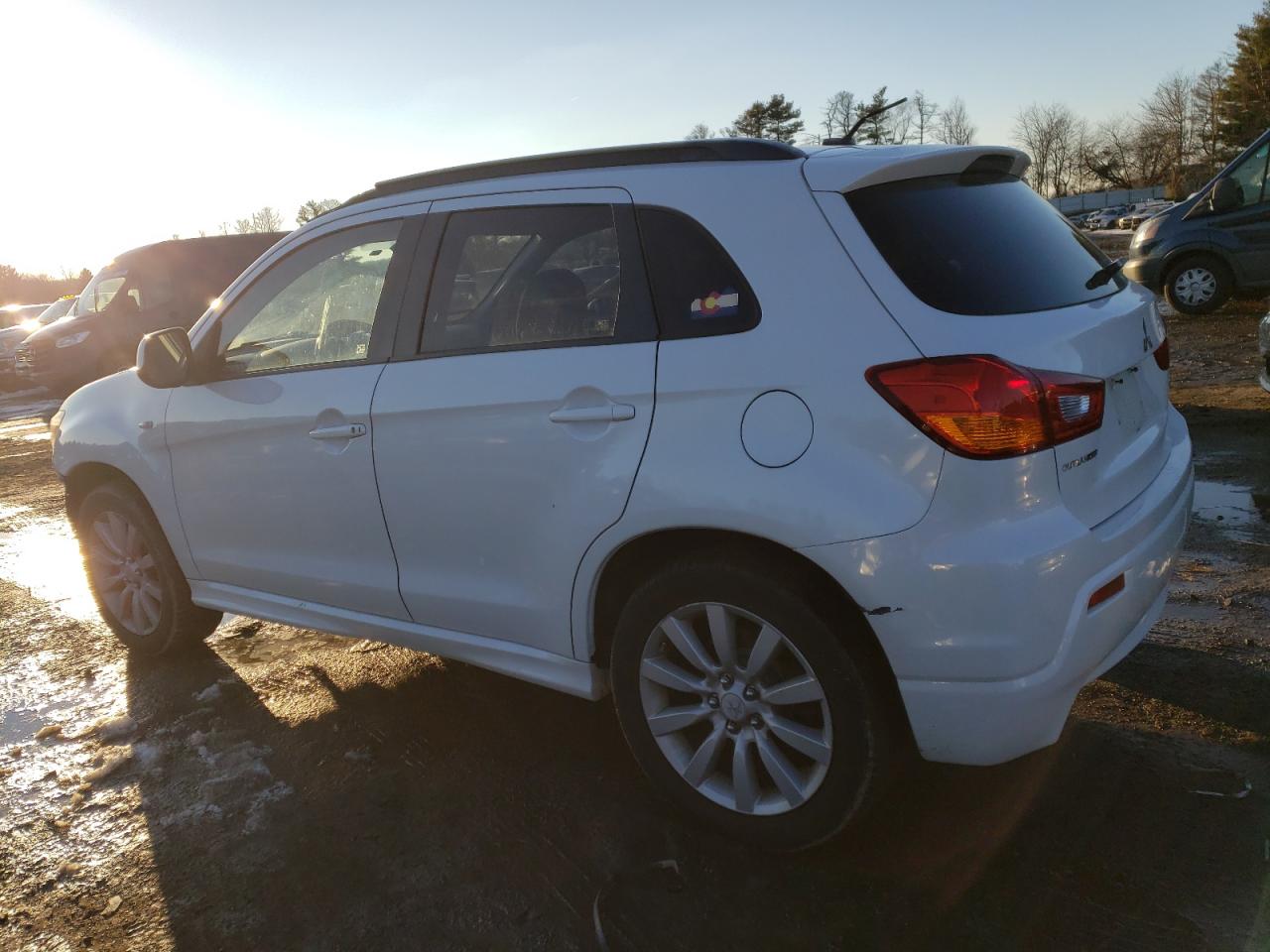 2011 Mitsubishi Outlander - Image 2
