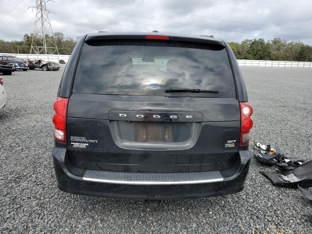 2017 Dodge Caravan - Image 6