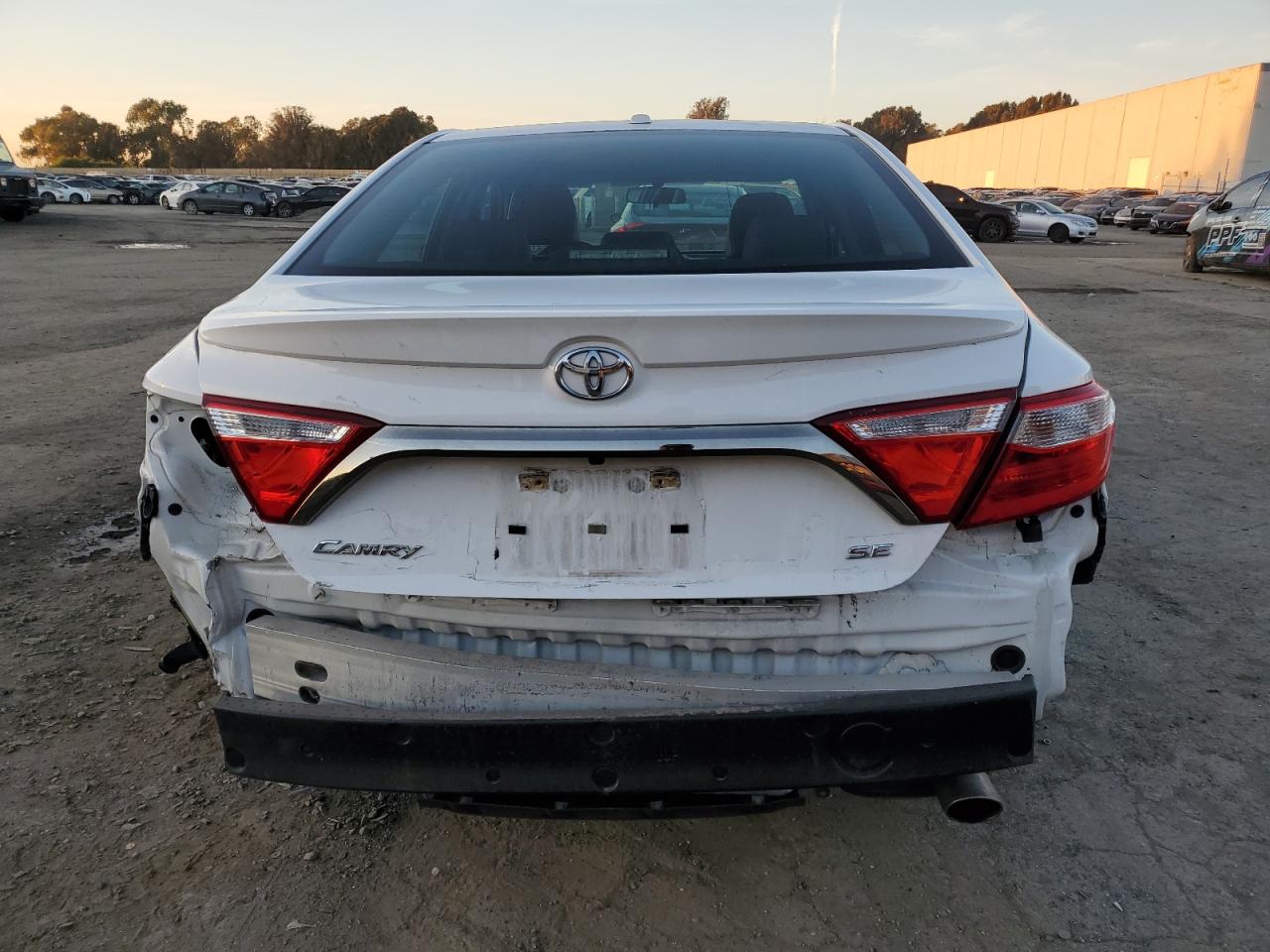 VIN 4T1BF1FK8GU255564 2016 TOYOTA CAMRY no.6