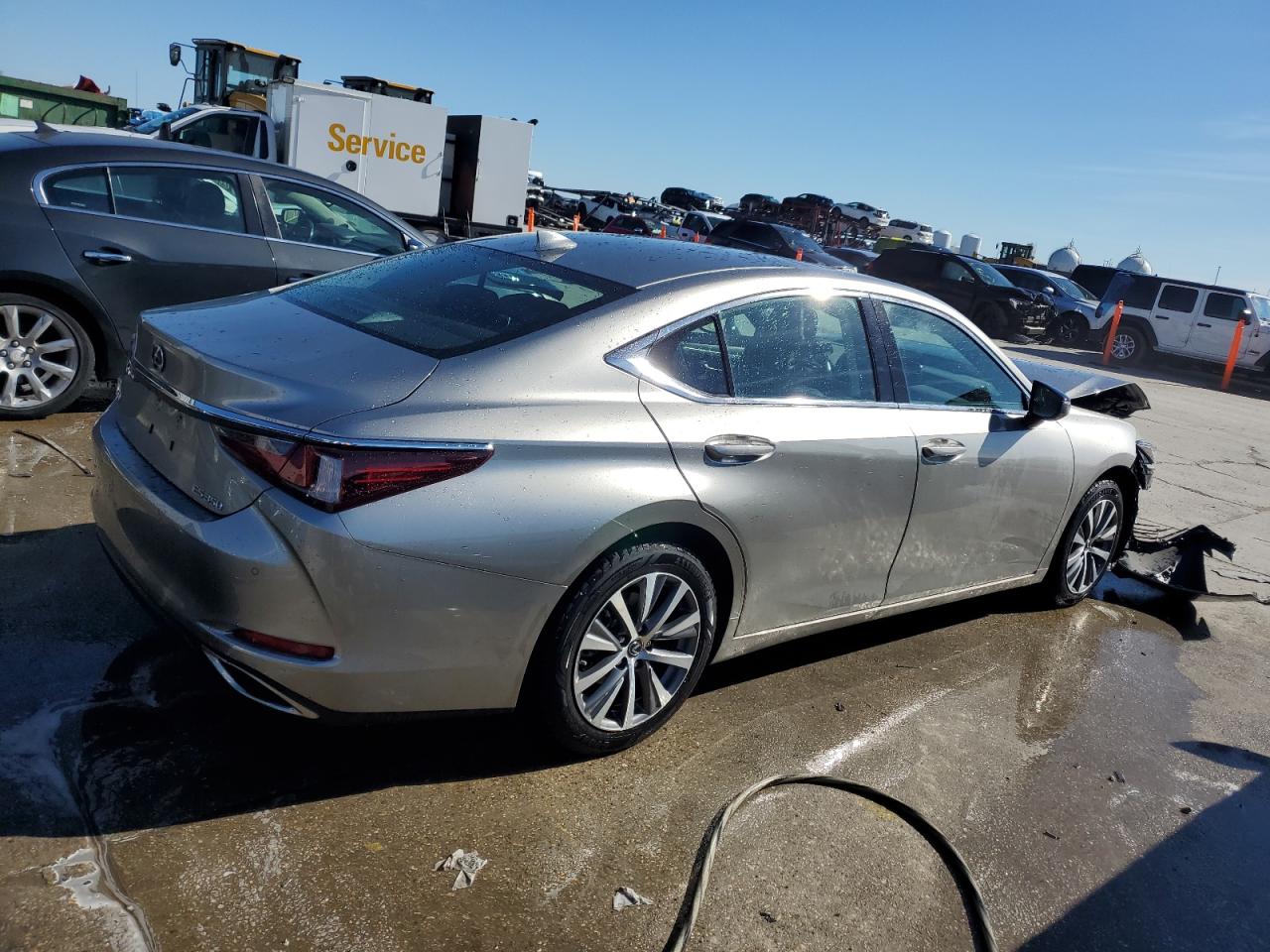 2020 Lexus ES - Image 3