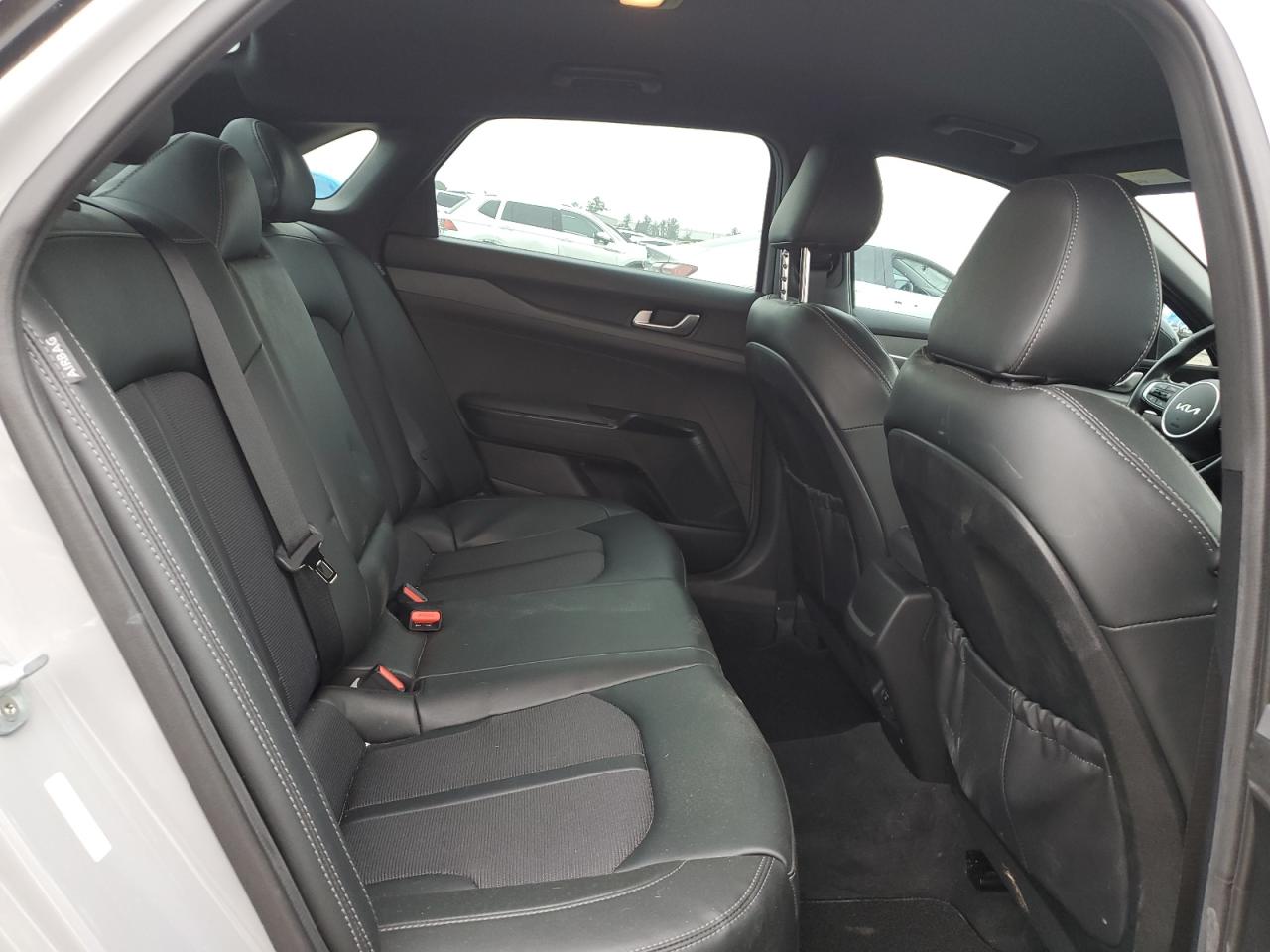 2022 Kia K5 - Image 10