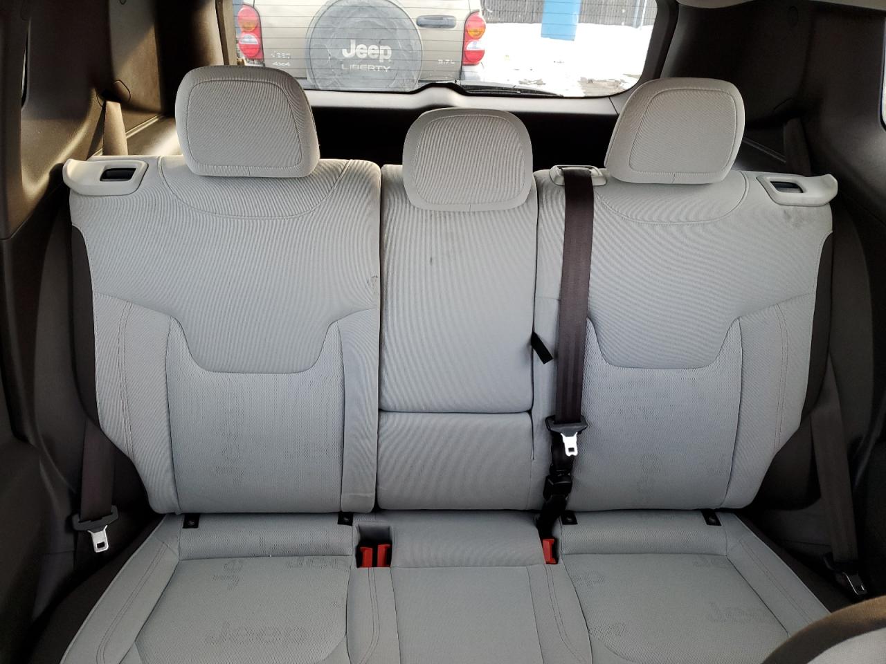 2016 Jeep Renegade - Image 10