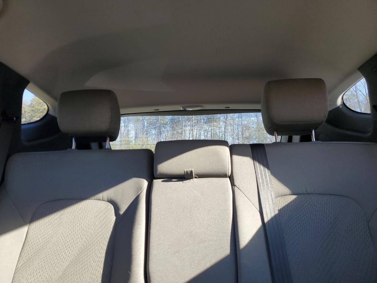 2016 Hyundai Santa Fe - Image 10