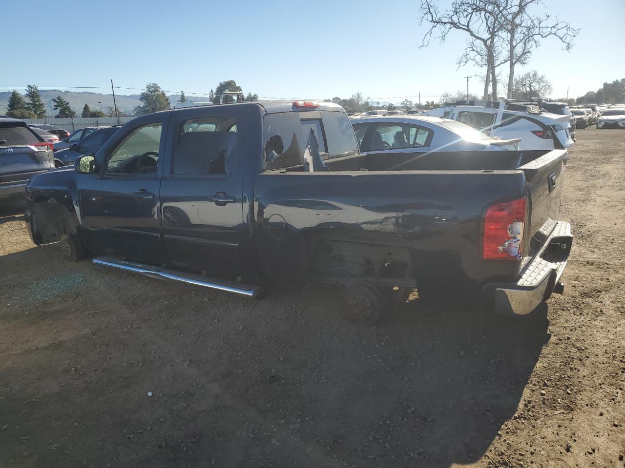 2007 Chevrolet Silverado - Image 2