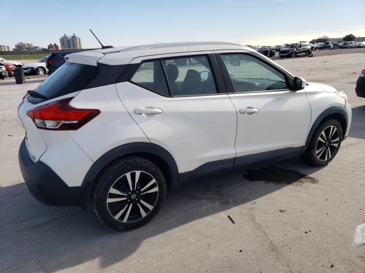 VIN 3N1CP5CU3JL506594 2018 NISSAN KICKS no.3