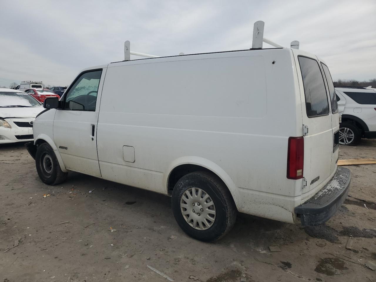 2000 Chevrolet Astro - Image 2