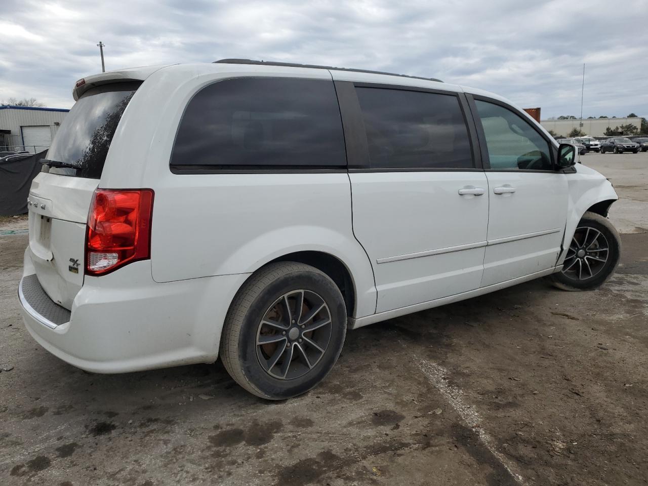 2016 Dodge Caravan - Image 3