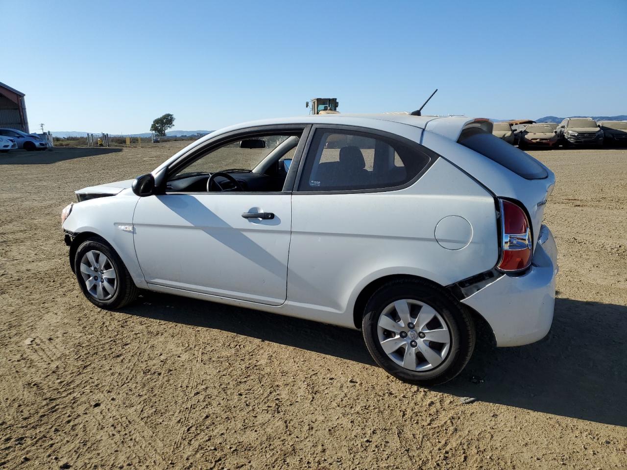 2010 Hyundai Accent - Image 2
