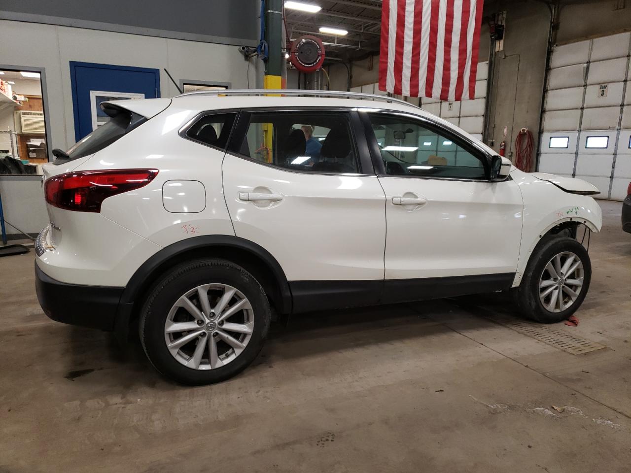2017 Nissan Rogue - Image 3