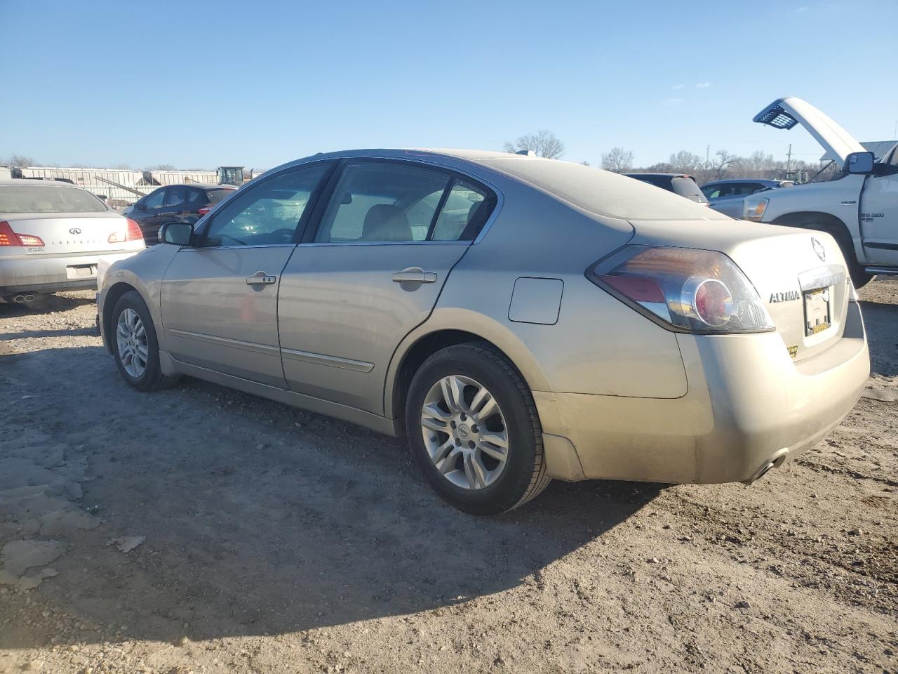 2010 Nissan Altima - Image 2