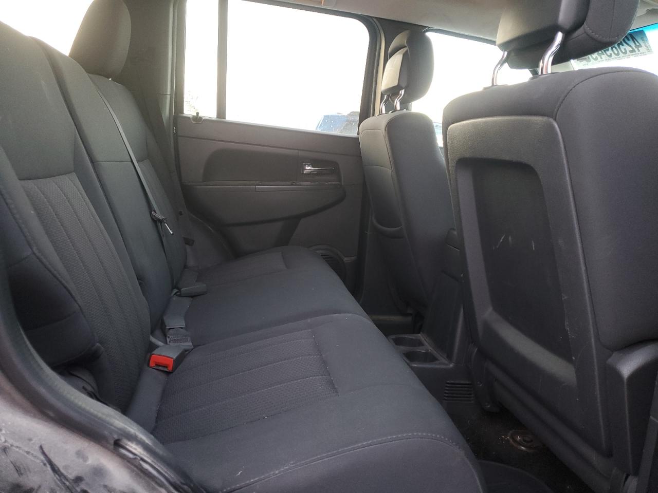 2011 Jeep Liberty (North America) - Image 10