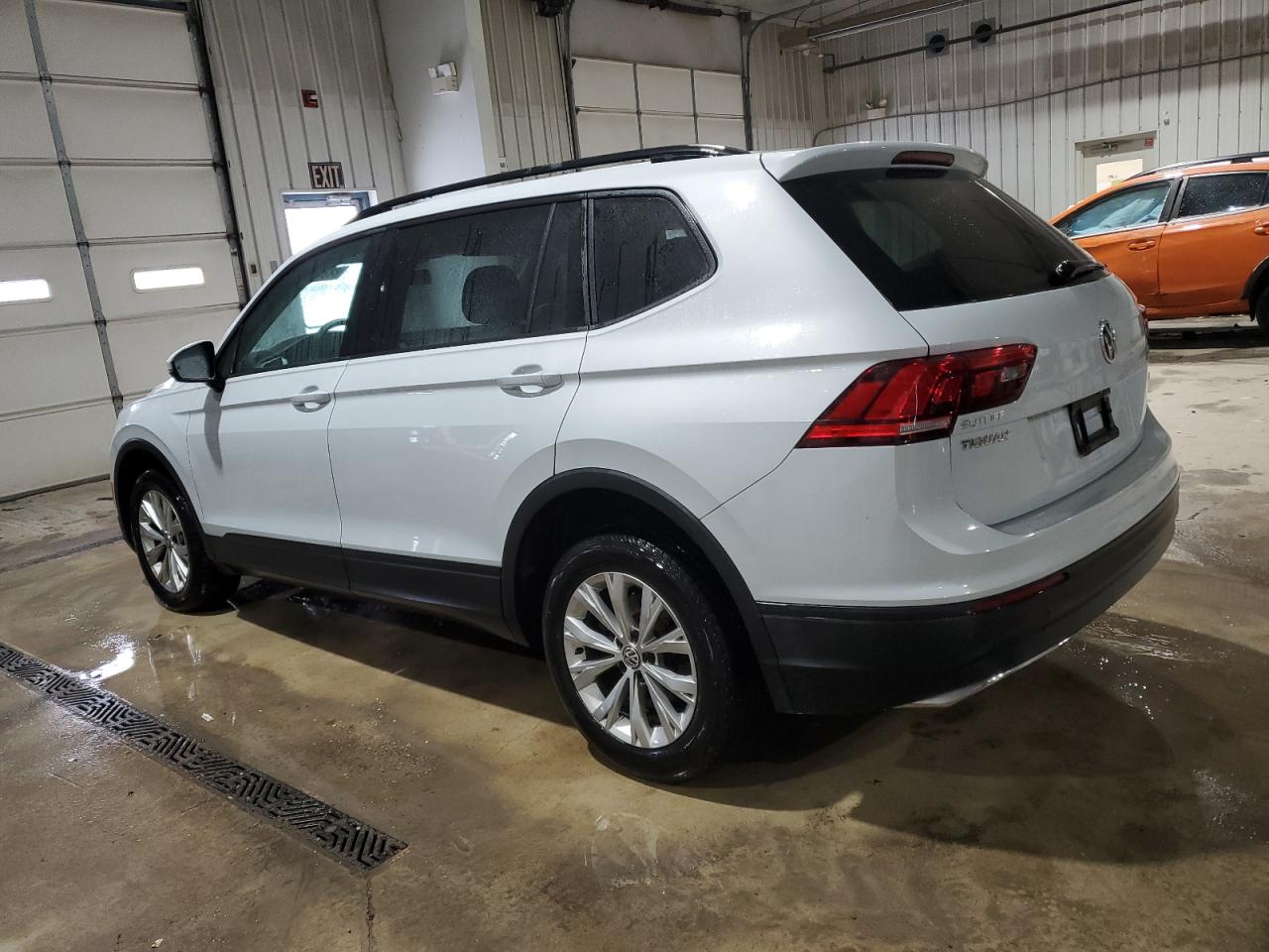 2018 Volkswagen Tiguan - Image 2
