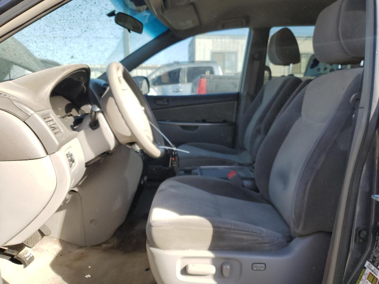 2009 Toyota Sienna - Image 7
