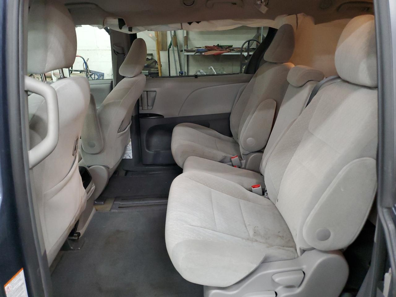 2016 Toyota Sienna - Image 11