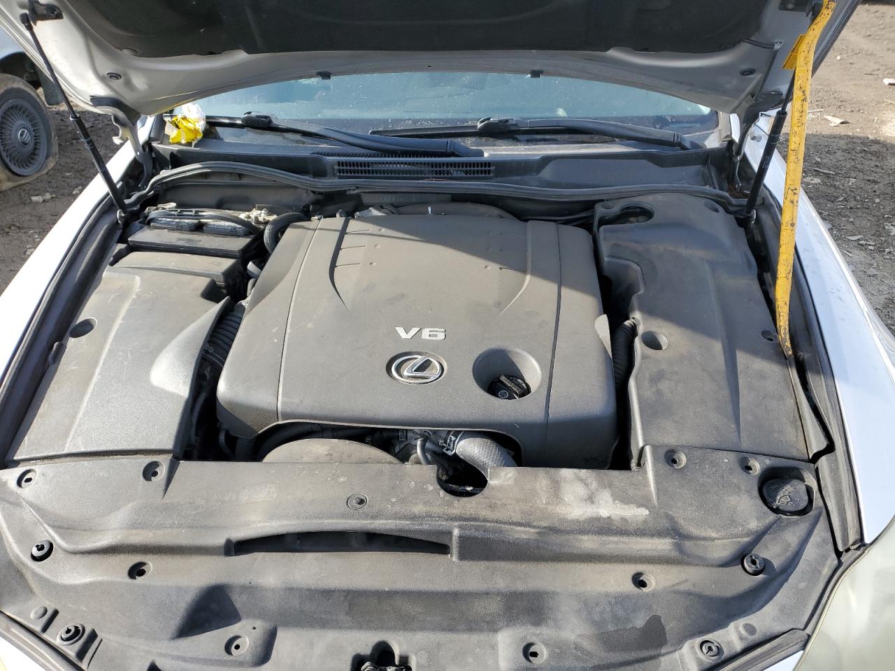 2010 Lexus IS - Image 11