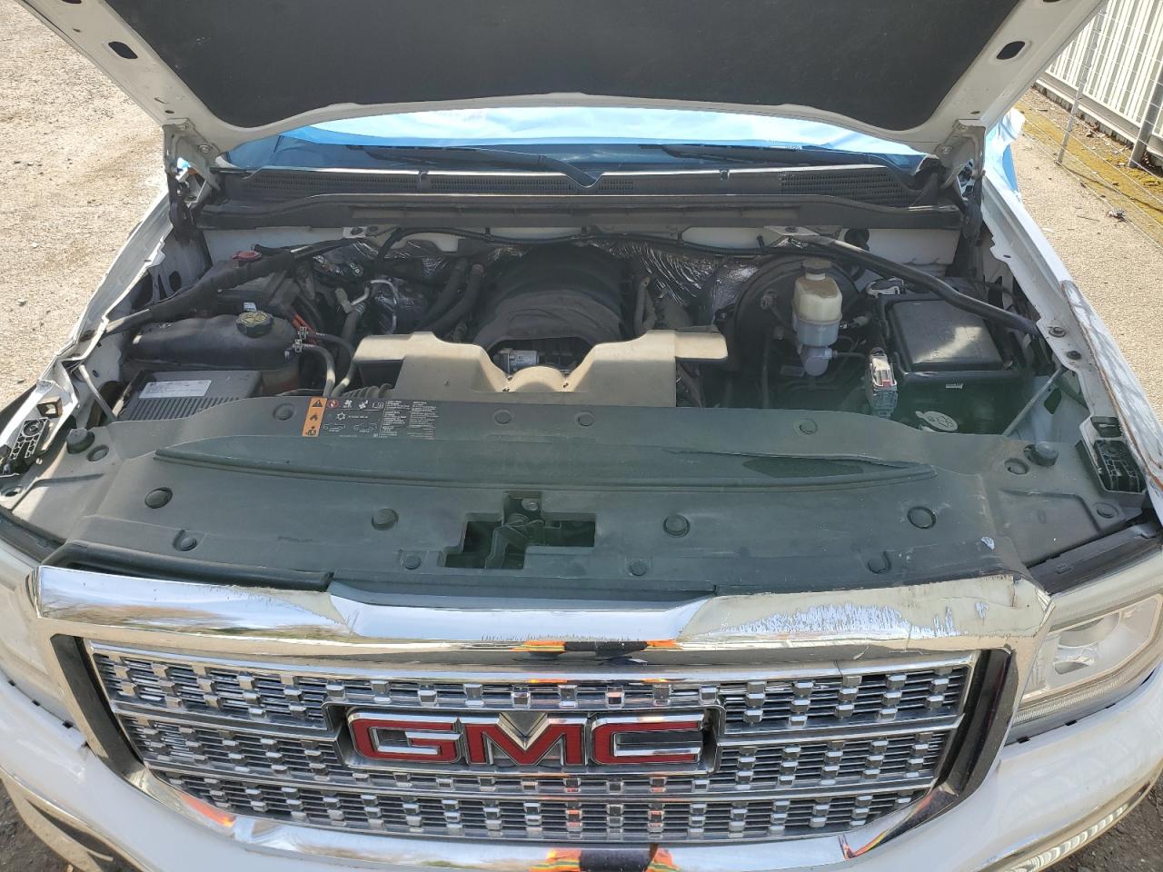 2017 GMC Sierra - Image 11
