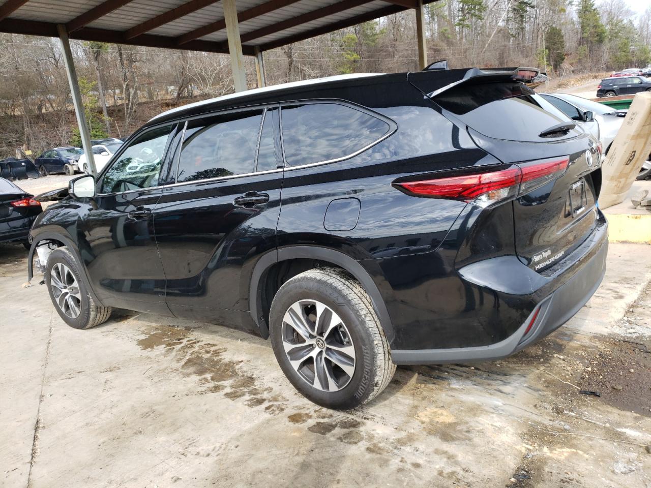 2022 Toyota Highlander - Image 2