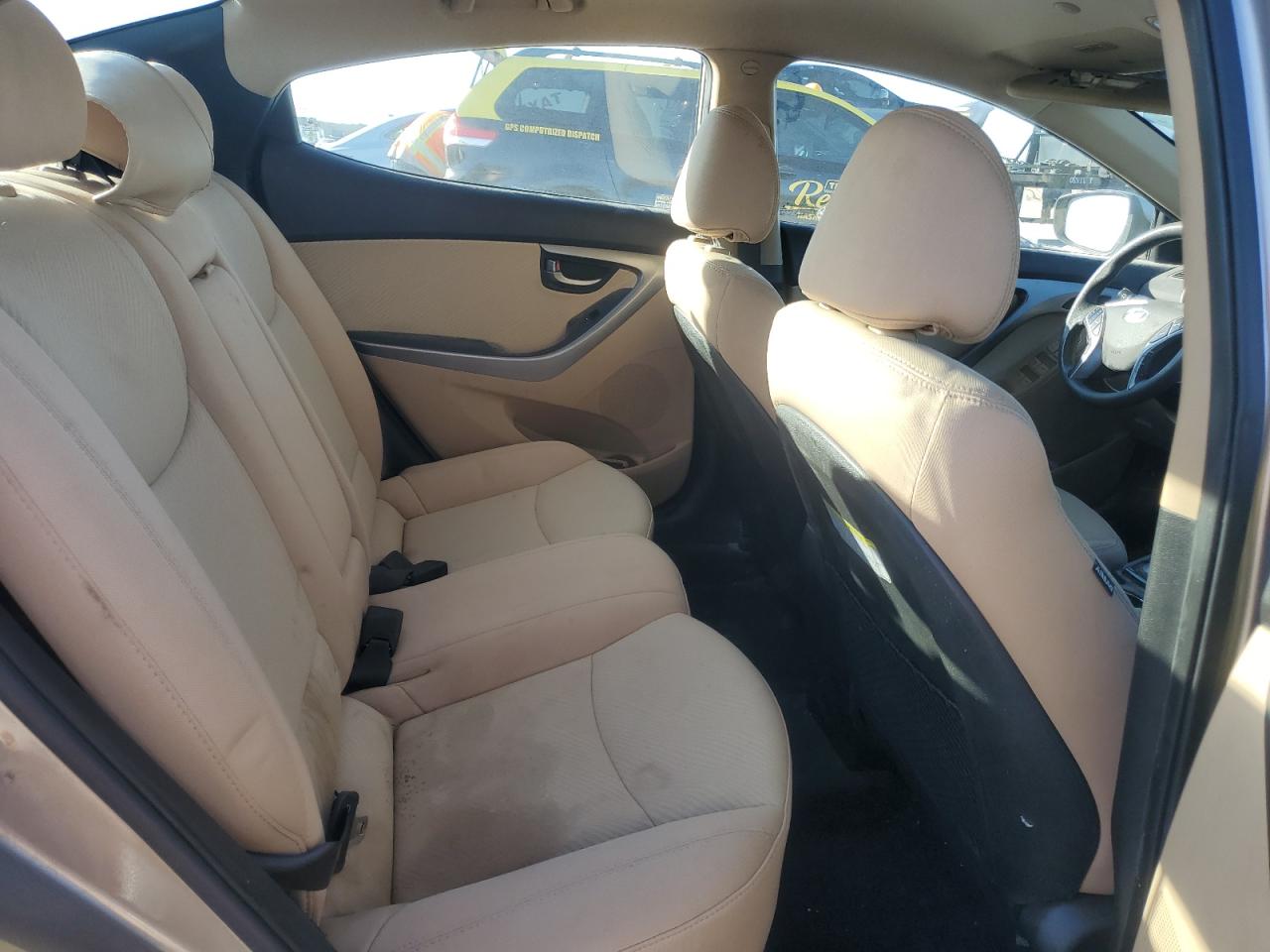 2013 Hyundai Elantra - Image 10