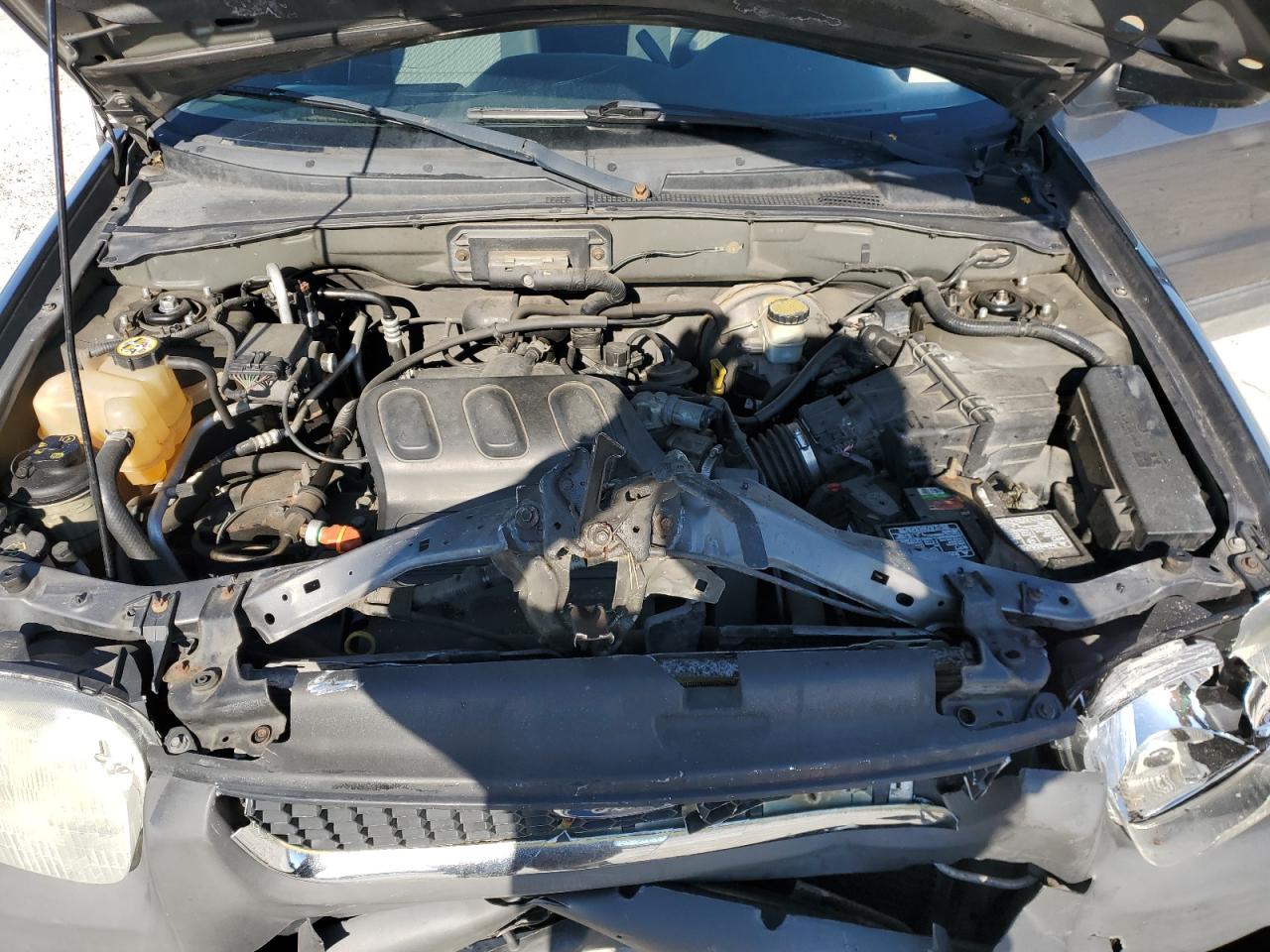 2004 Ford Escape - Image 14