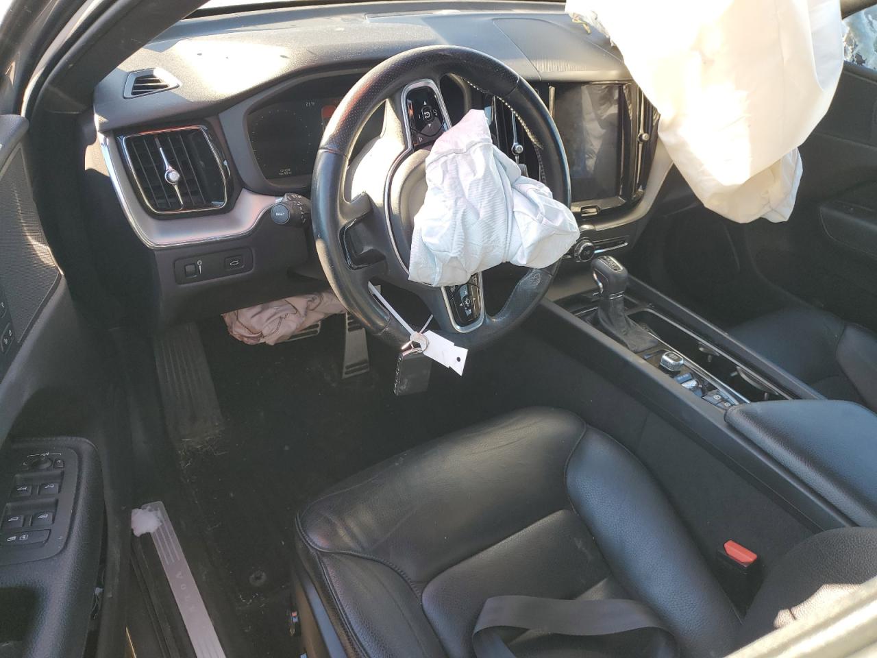 2018 Volvo XC60 - Image 8
