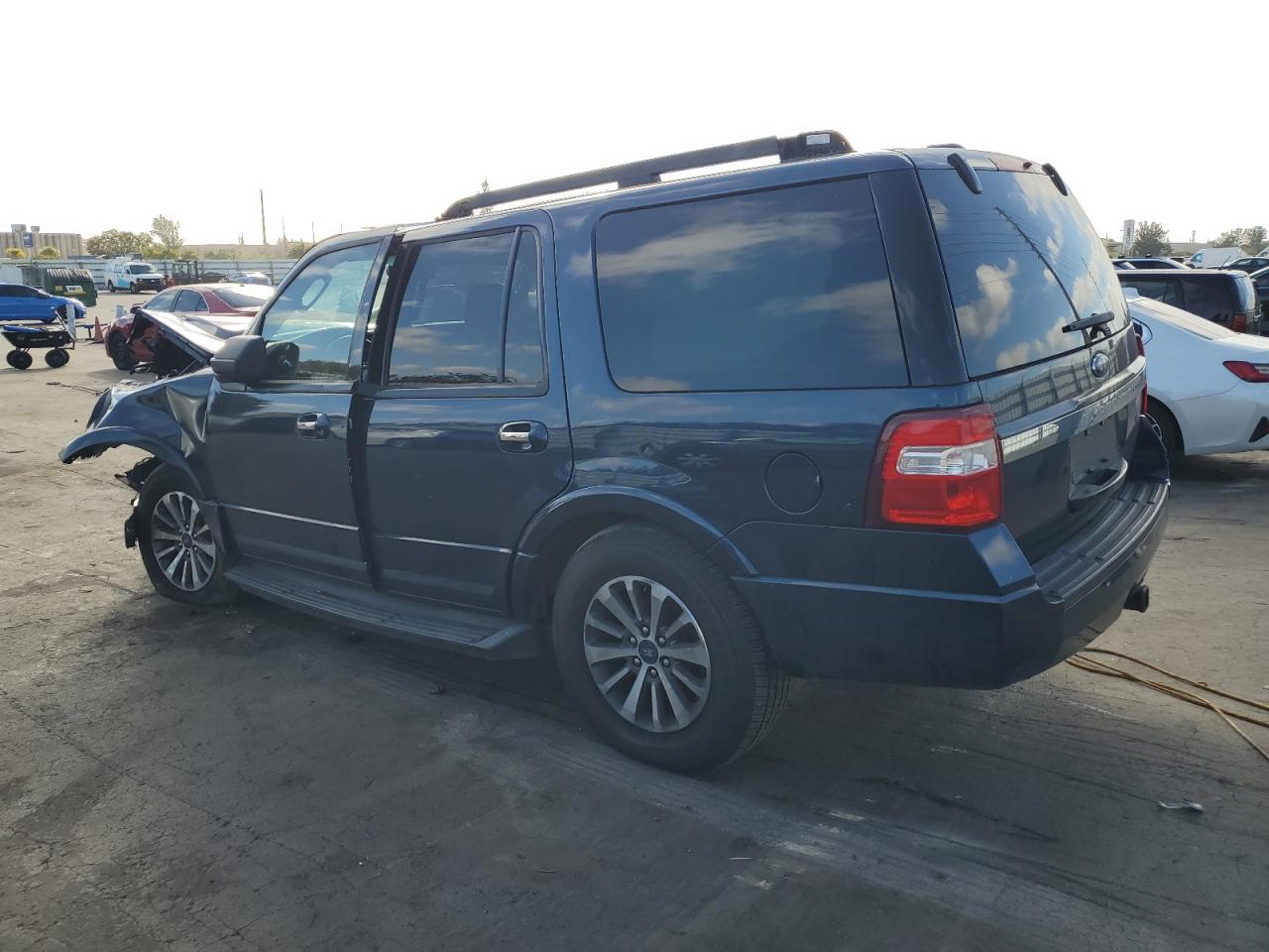 2017 Ford Expedition - Image 2