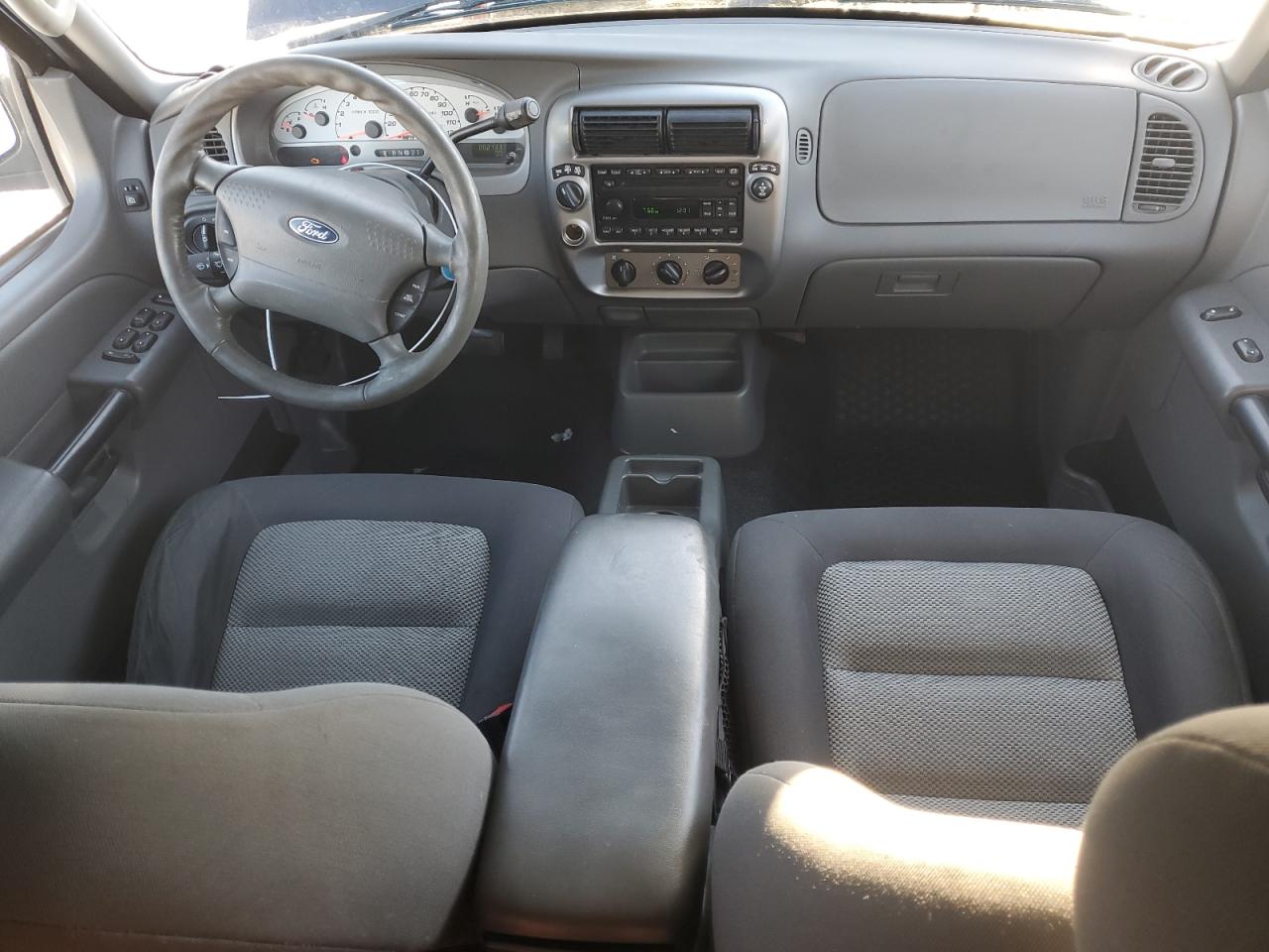 2005 Ford Explorer - Image 8