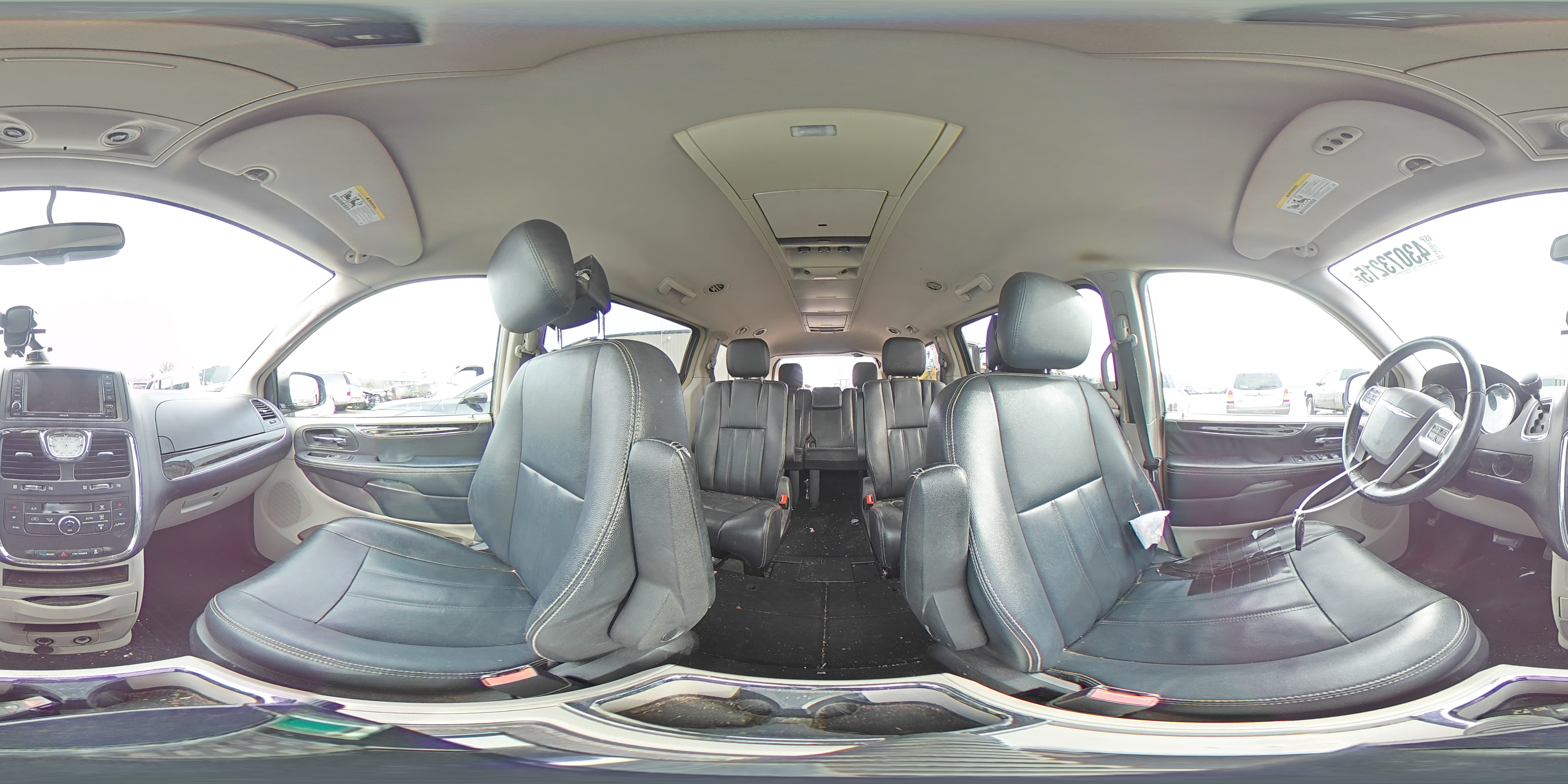 2016 Chrysler Town & Country - Image 13