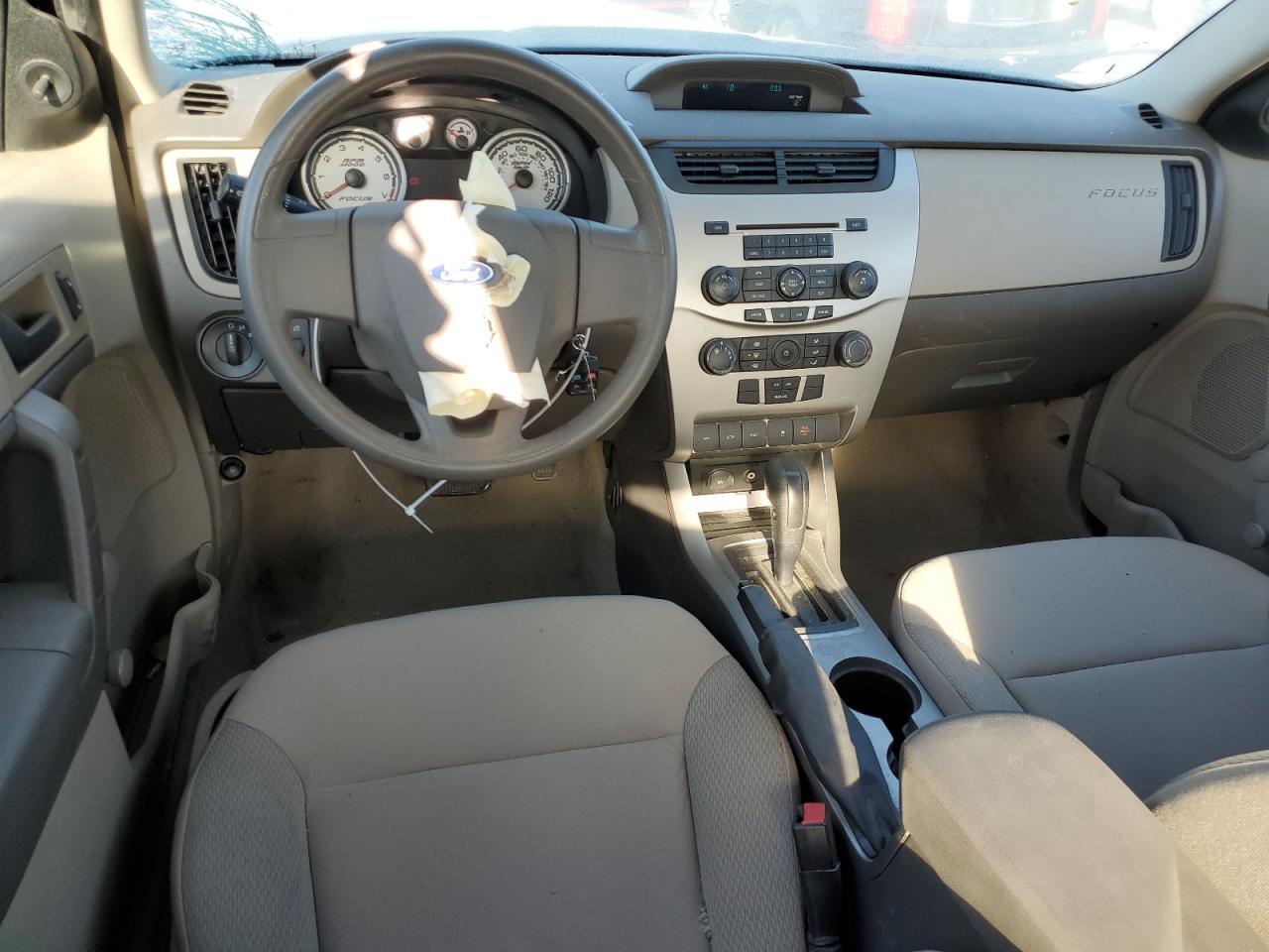2010 Ford Focus - Image 8