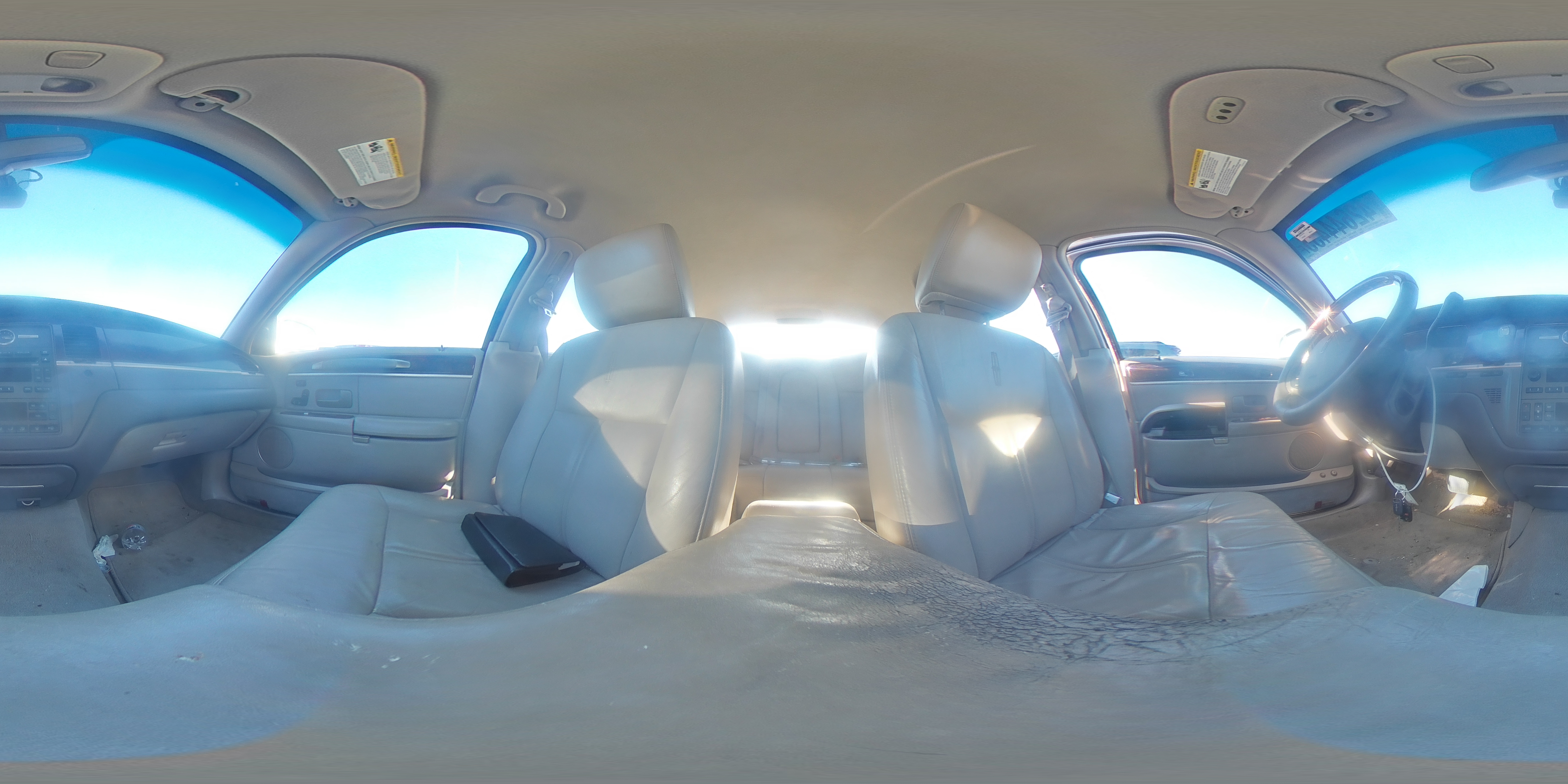 2011 Lincoln Town Car - Image 12