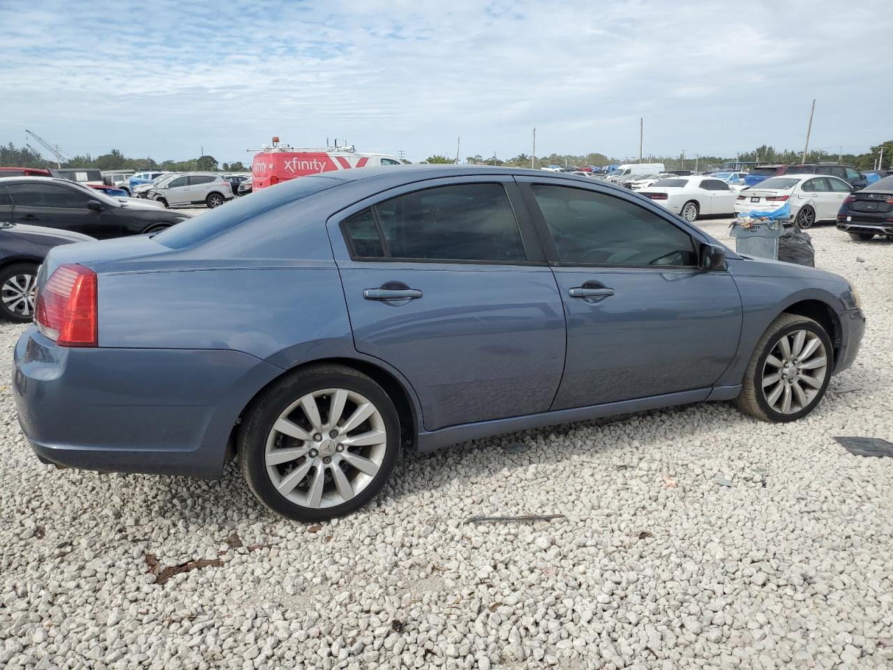 2008 Mitsubishi Galant - Image 3