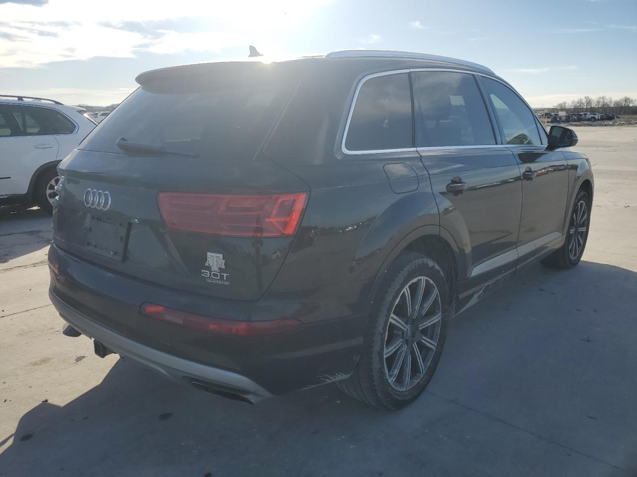 2017 Audi Q7 - Image 3