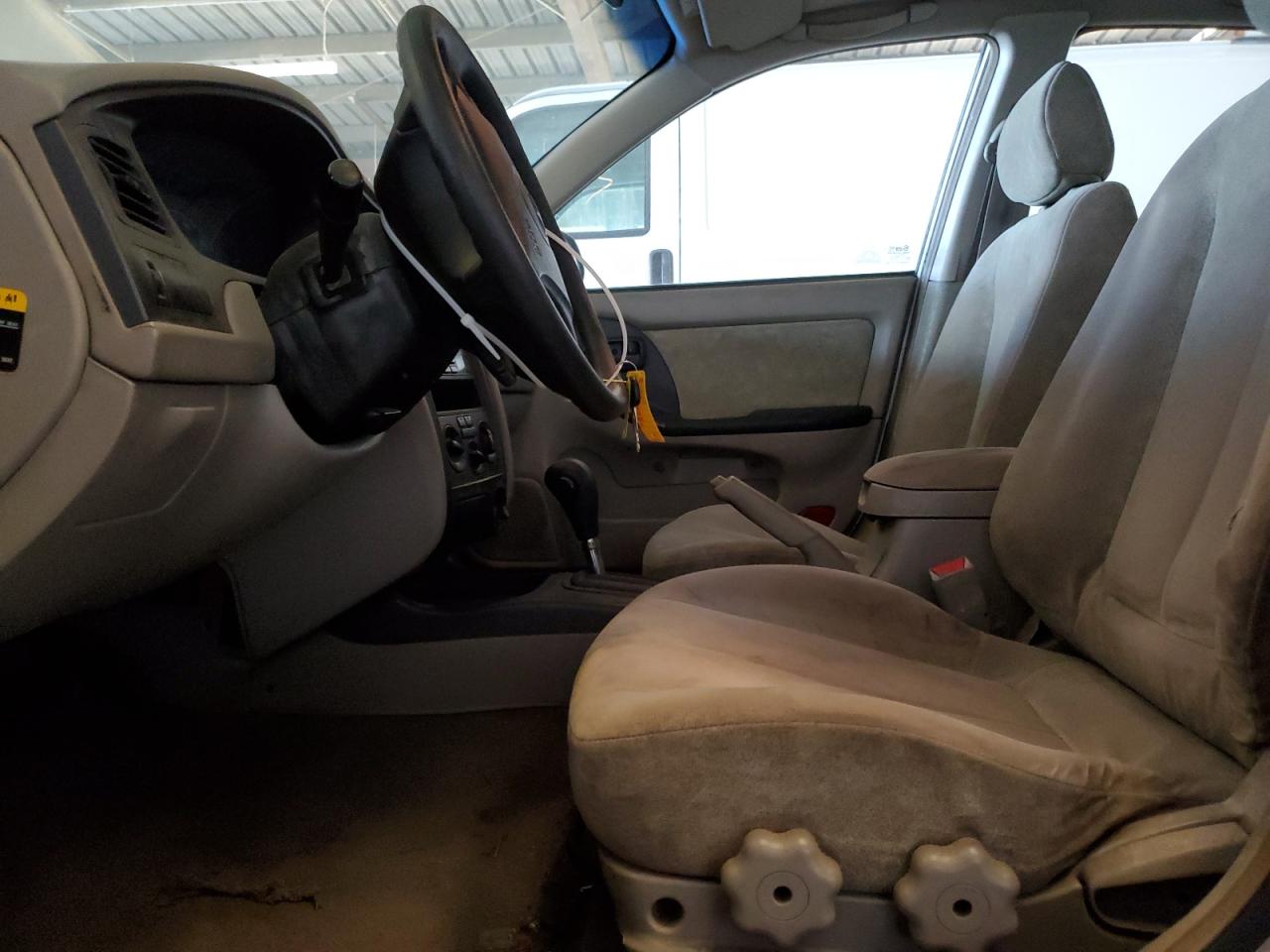 2001 Hyundai Elantra - Image 7