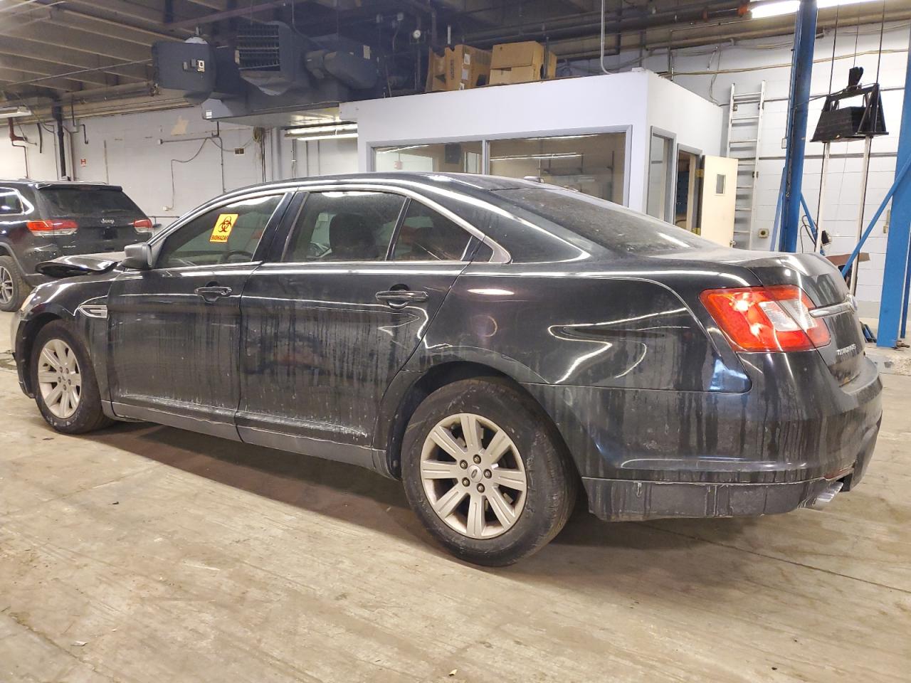 2011 Ford Taurus - Image 2