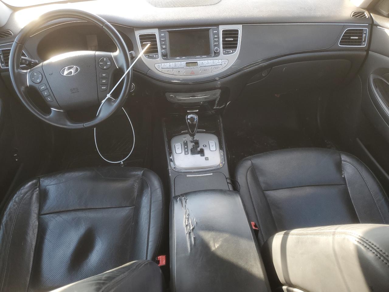 2014 Hyundai Genesis - Image 8