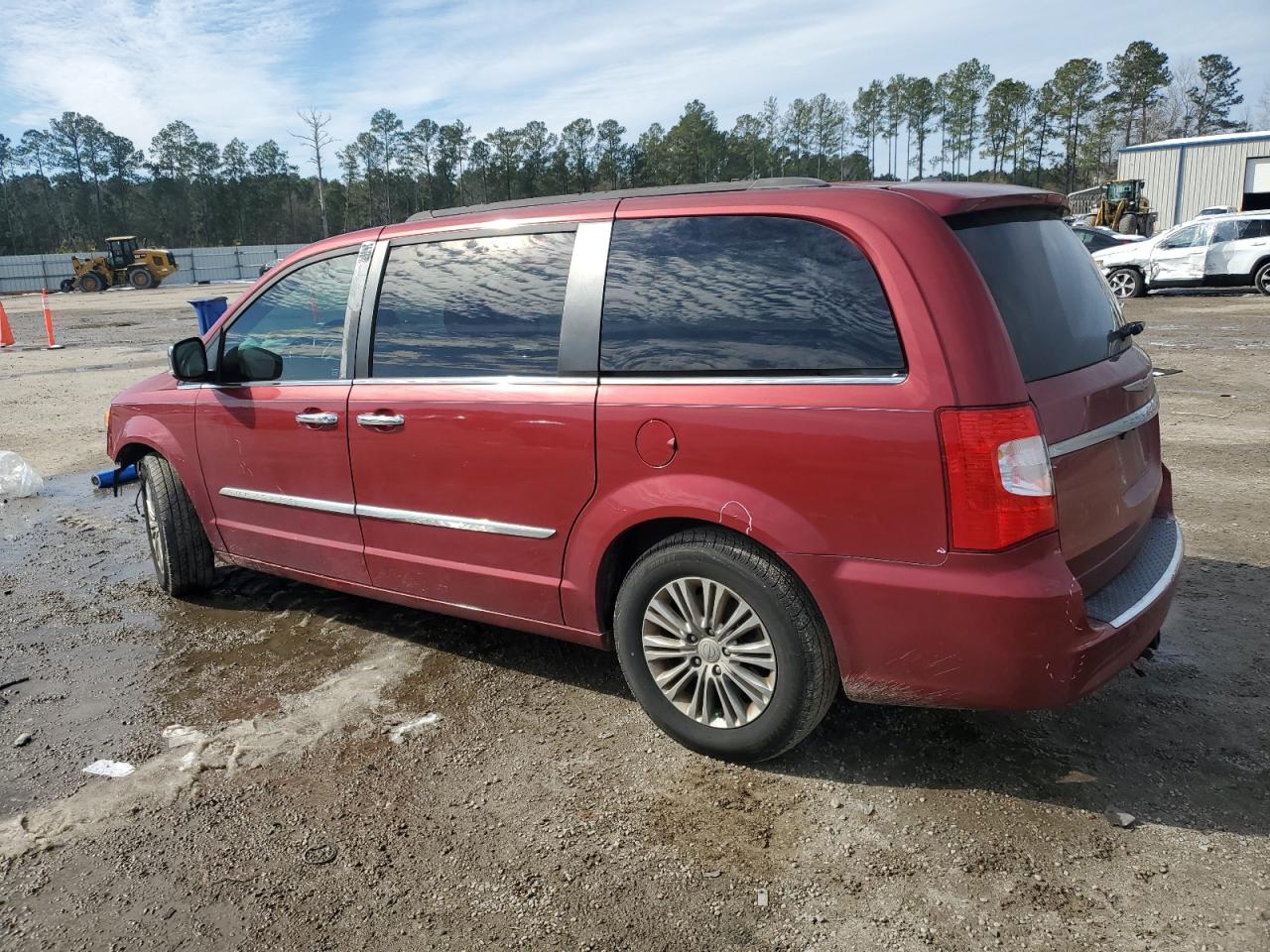 2016 Chrysler Town & Country - Image 2