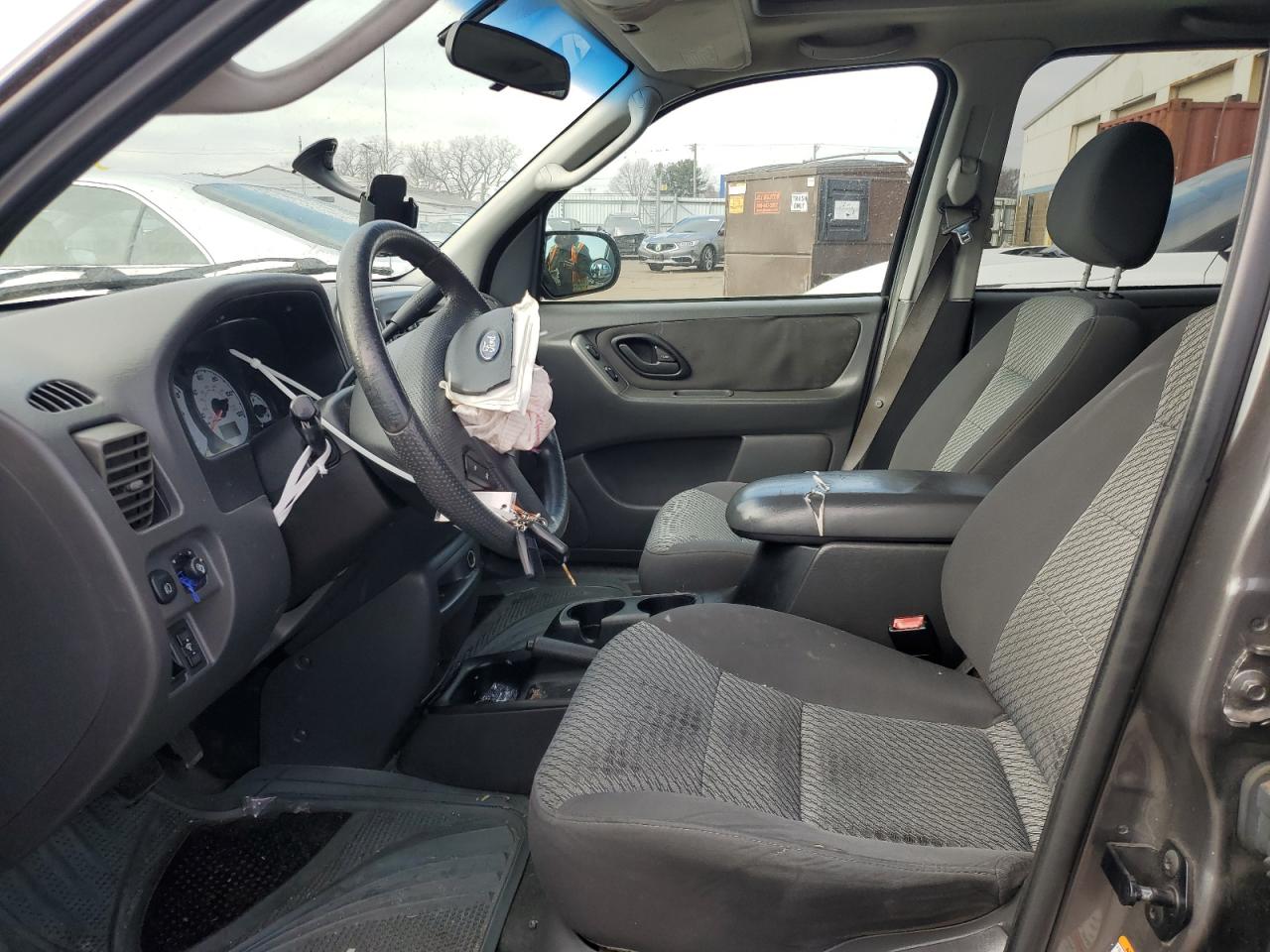 2004 Ford Escape - Image 7
