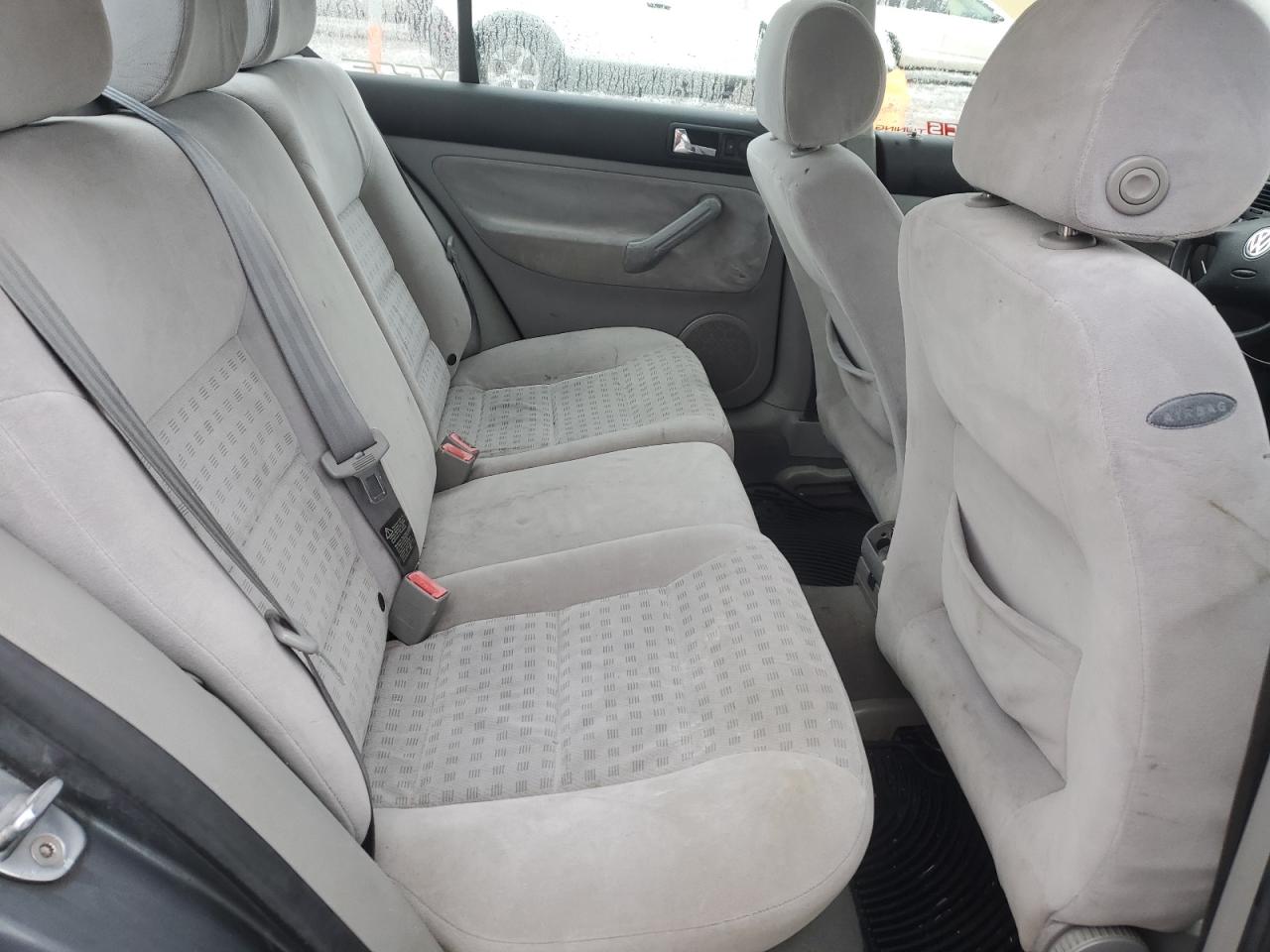 2003 Volkswagen Jetta - Image 10