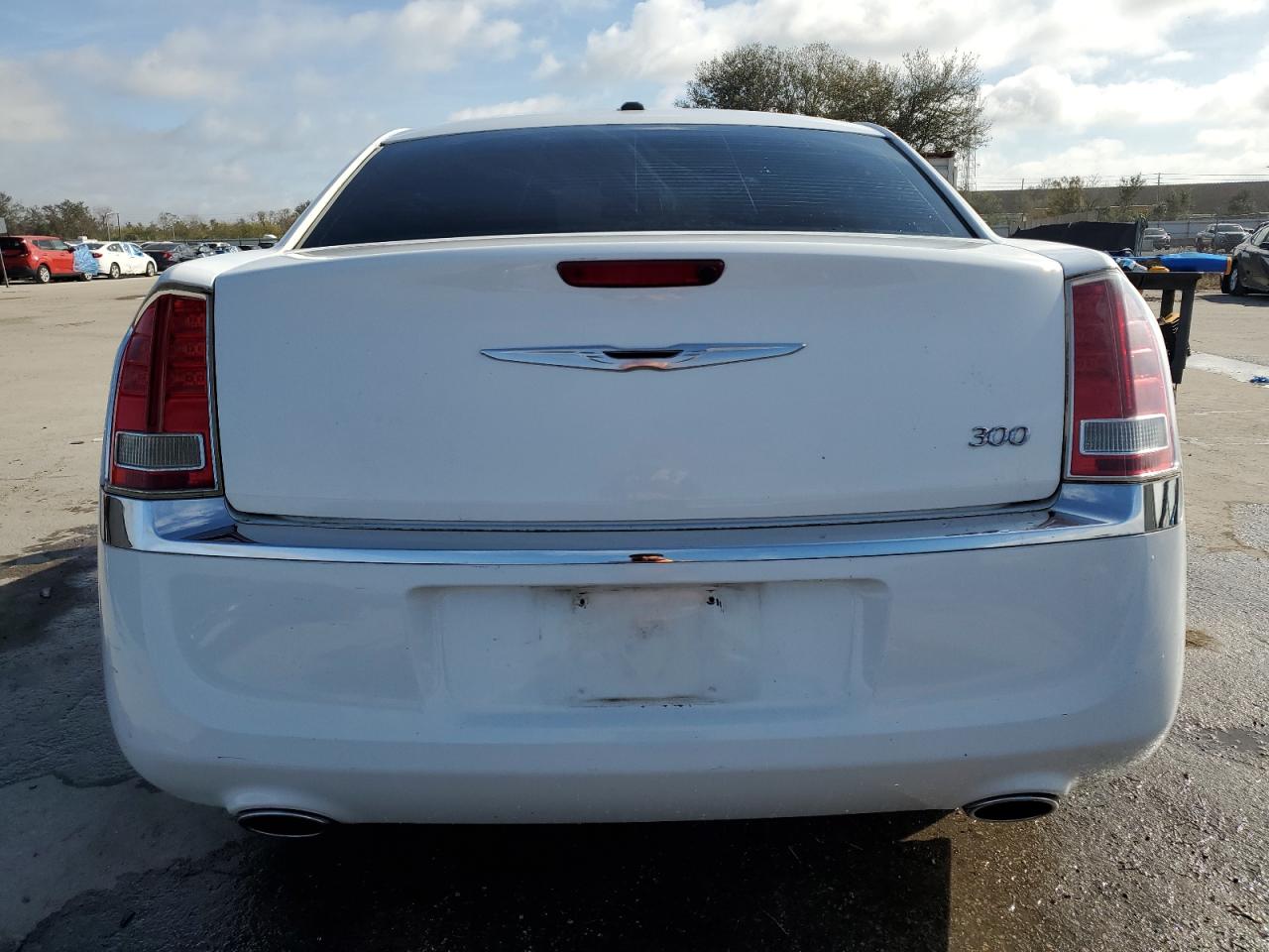 2014 Chrysler 300 - Image 6
