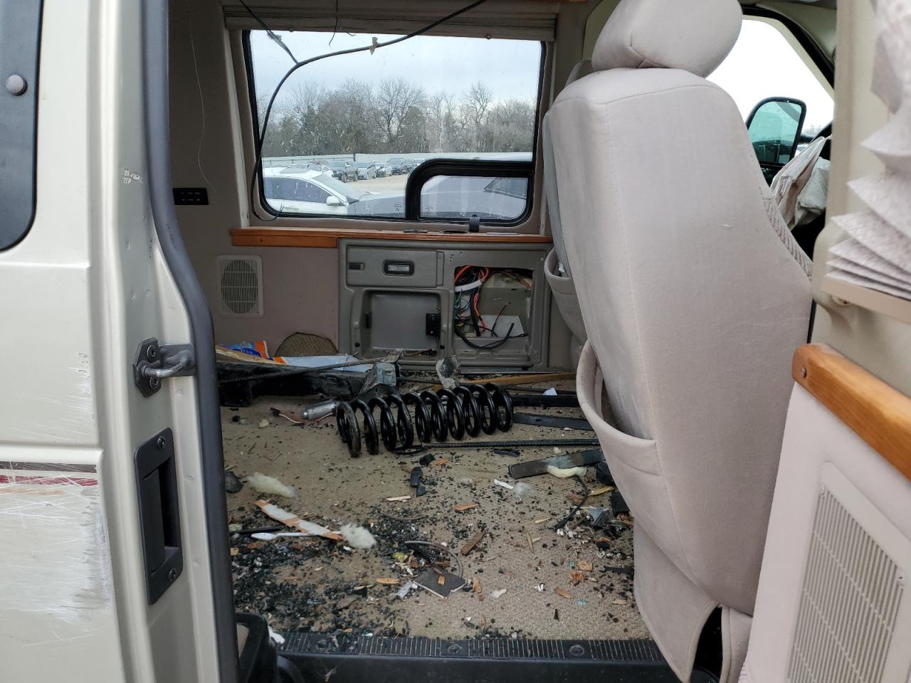 2005 Ford Econoline - Image 11