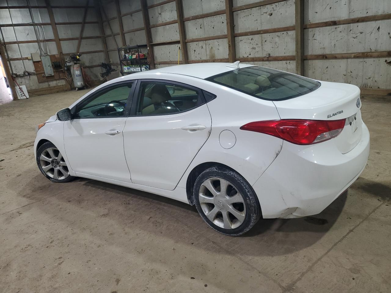 2013 Hyundai Elantra - Image 2