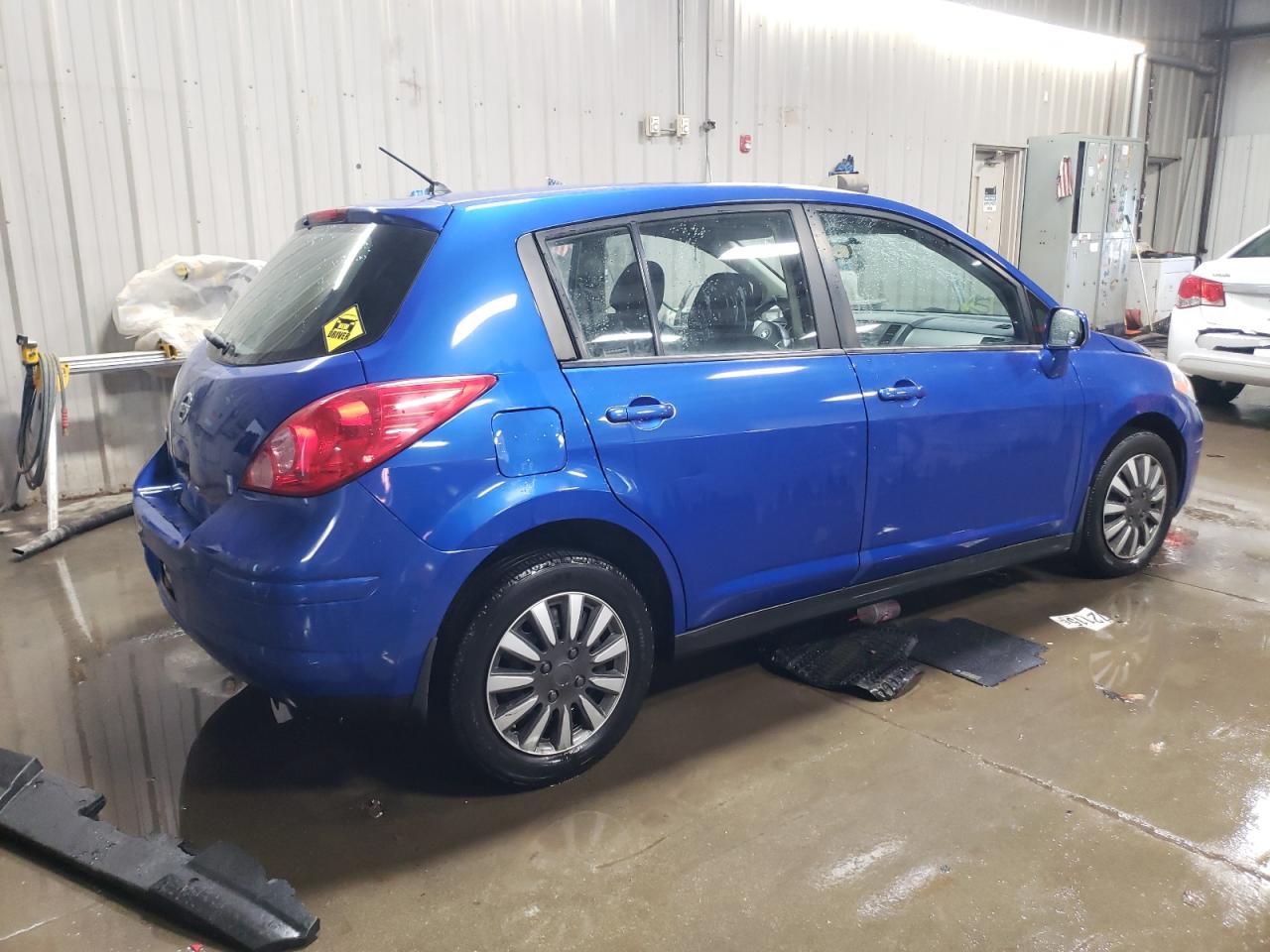 2010 Nissan Versa - Image 3