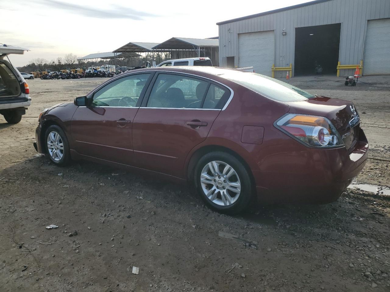 2010 Nissan Altima - Image 2
