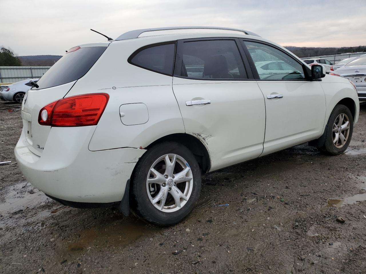 2010 Nissan Rogue - Image 3