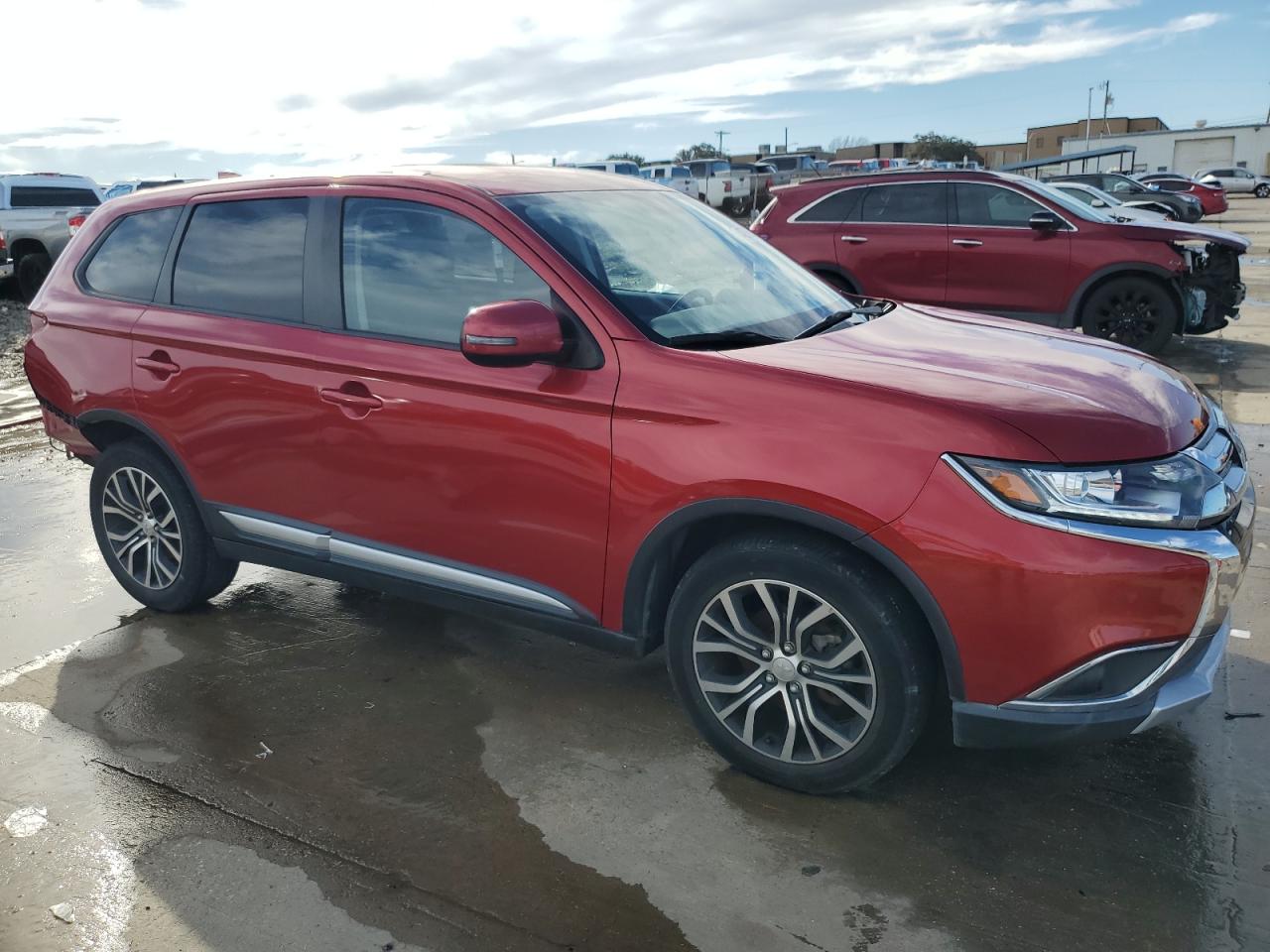 2018 Mitsubishi Outlander - Image 4