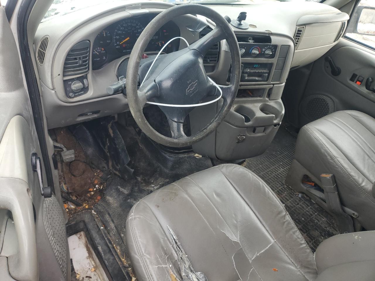 2000 Chevrolet Astro - Image 8