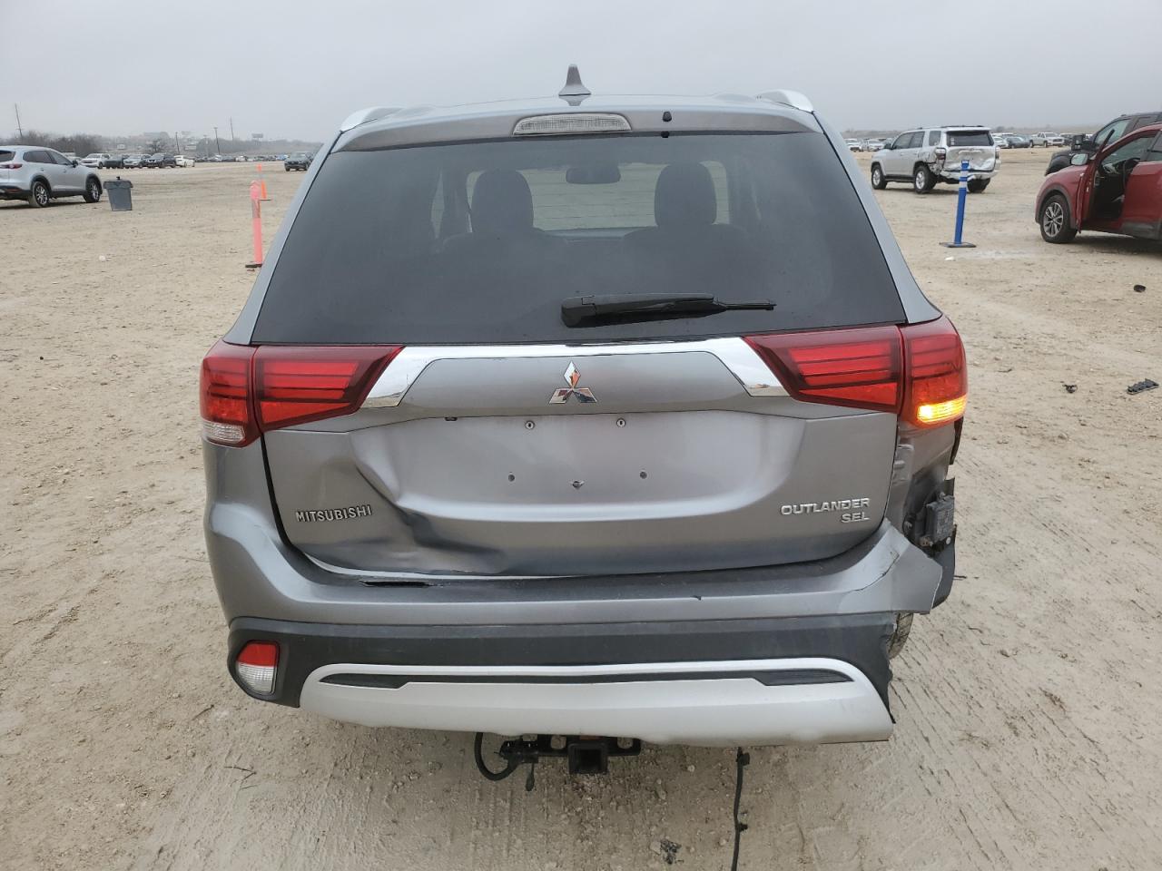 2019 Mitsubishi Outlander - Image 6