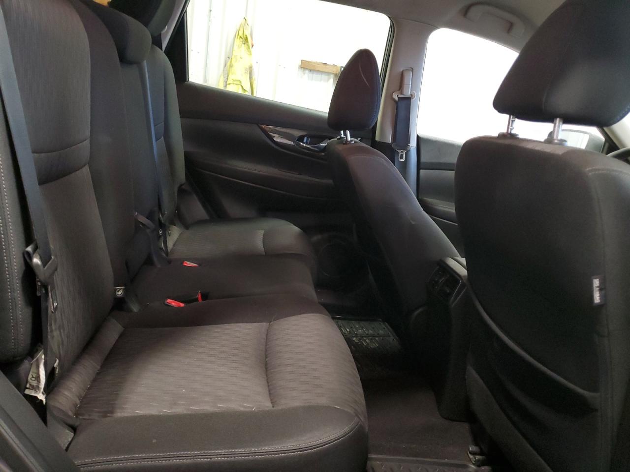 2018 Nissan Rogue - Image 11