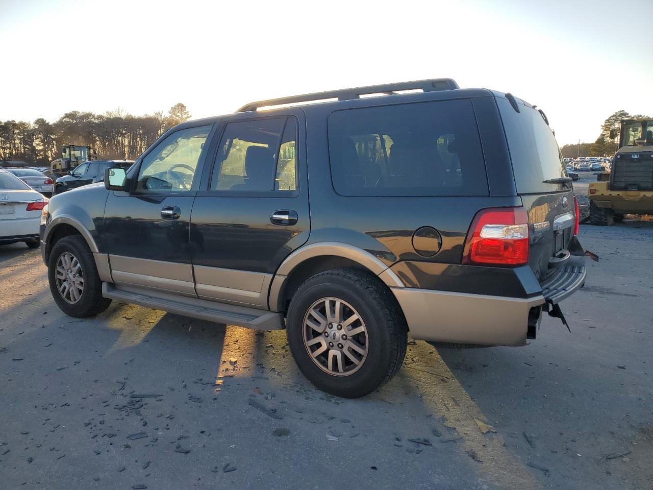 2014 Ford Expedition - Image 2