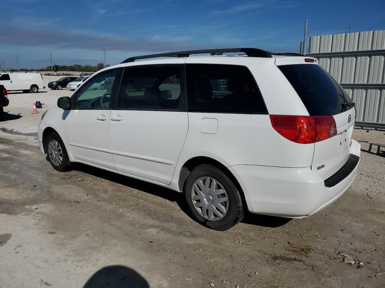 2010 Toyota Sienna - Image 2