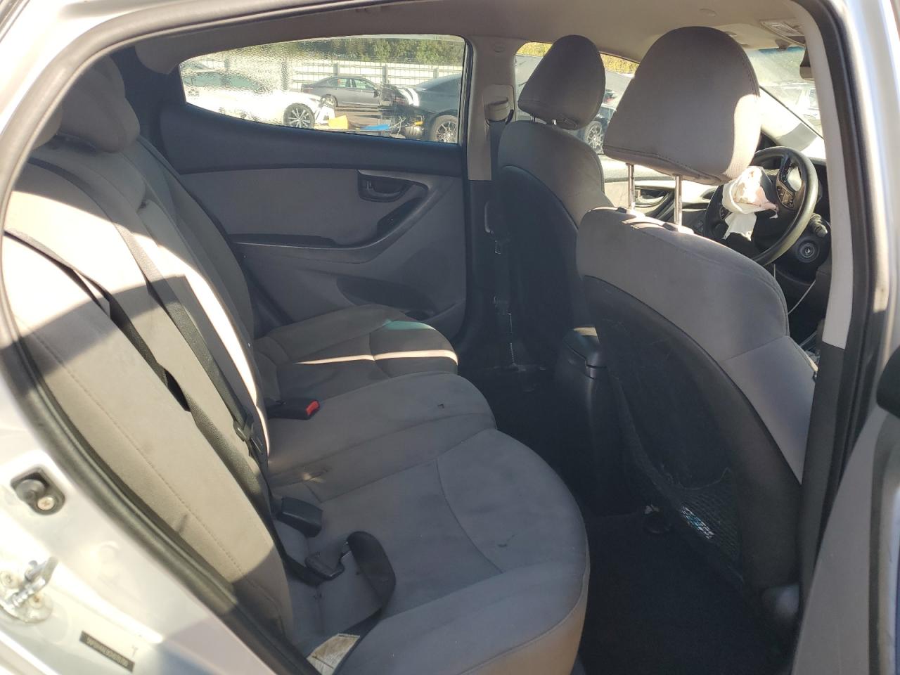 2012 Hyundai Elantra - Image 10